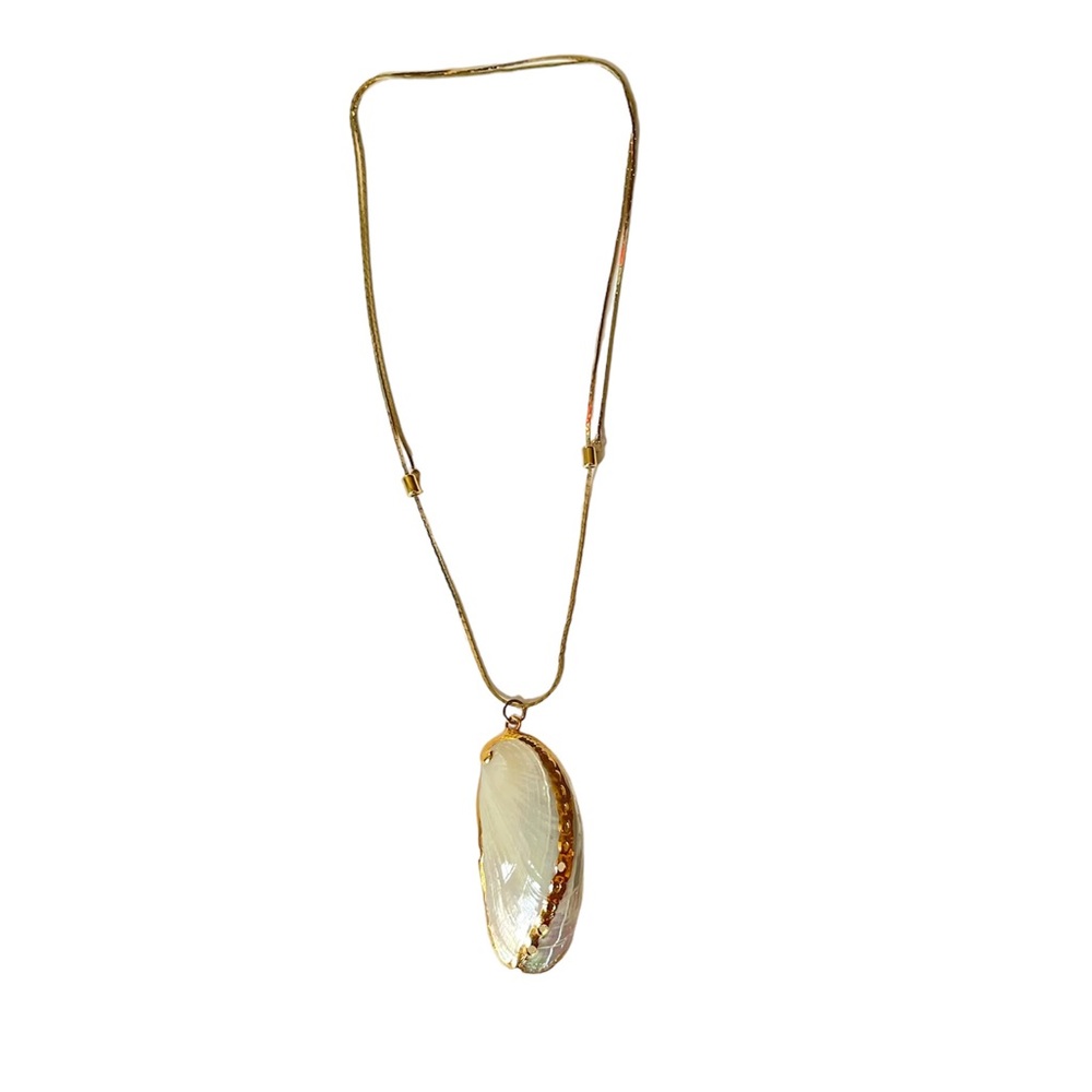 Necklace MOP Mother of Pearl Shell Gold Tone Pendant  Adjustable Boho Beach
